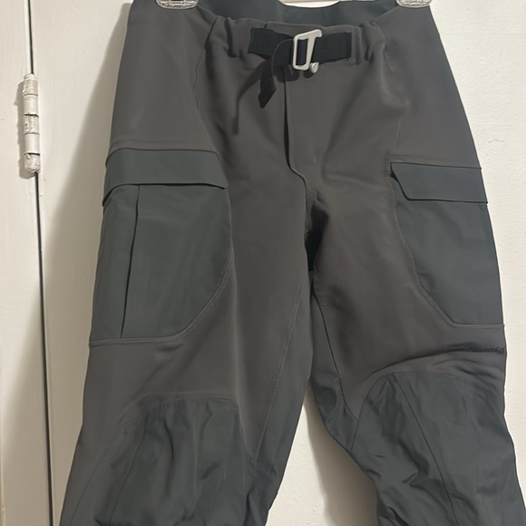 Patagonia mixed guide waterproof shell pants - like new - Picture 5 of 7